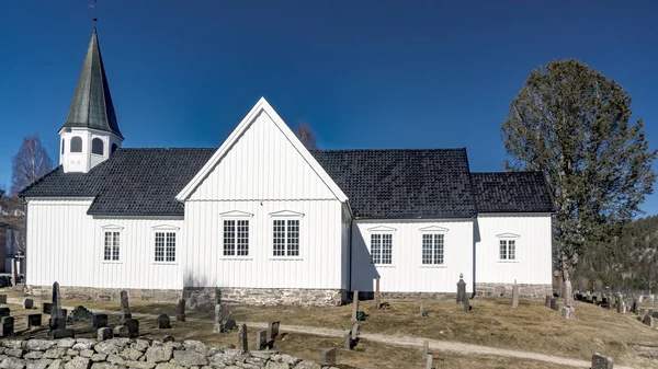 Iglesia de madera blanca —  Fotos de Stock