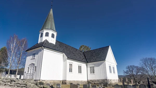 Vecchia chiesa tradizionale in legno Drangedal Norvegia — Foto Stock