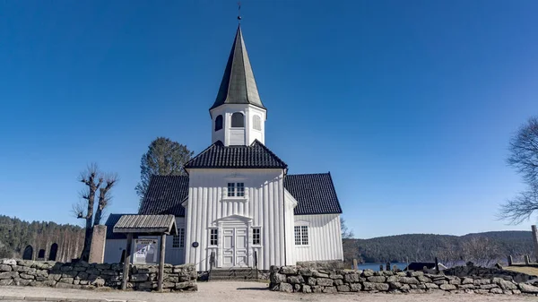 Oude traditionele houten kerk Drangedal, Noorwegen — Stockfoto