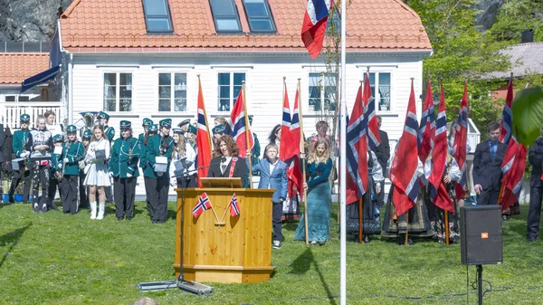 5 月 17 日の祭典のノルウェー語スピーチ — ストック写真