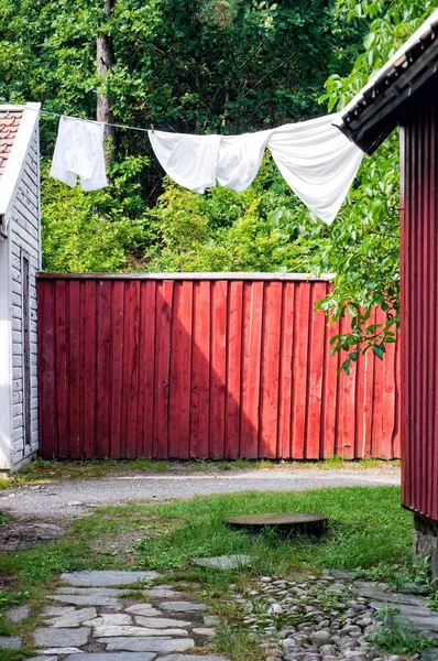 Traditional Norwegian courtyard with drying laundry — Stock Photo, Image
