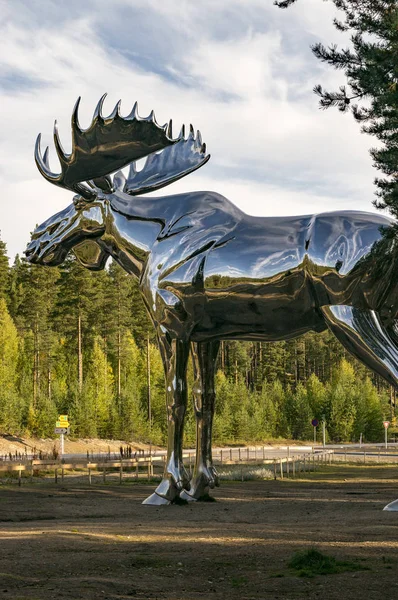 Osterdalen Noruega Septiembre 2017 Estatua Alce Noruego Bosque Contra Cielo —  Fotos de Stock