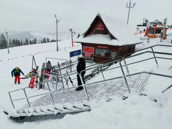 Centro de esquí en las montañas polacas —  Fotos de Stock