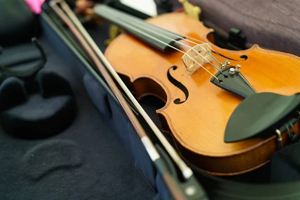 Wooden carved violin — Stock Photo, Image