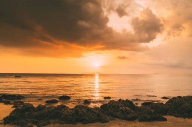 Gün batımı ışık ve deniz manzarası
