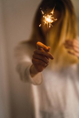 Maytap yanma ile anonim kız