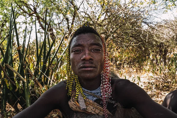 Eyasi lake, Tanzania, november, 23, 2019: African hunter with head ornaments — Stock Photo, Image