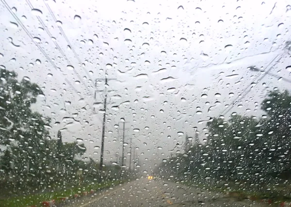 Taifun in Thailand, Wetter, Fahrt unter dem Regenwetter — Stockfoto