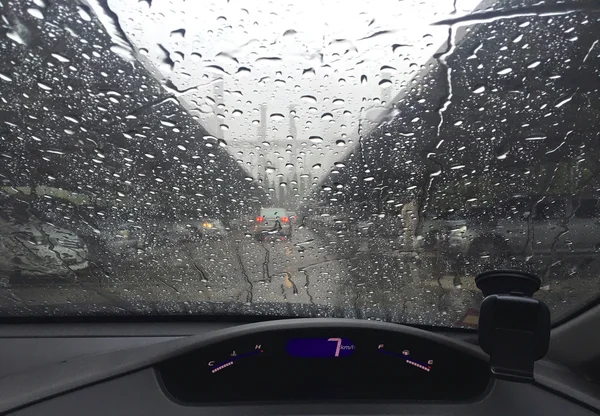 Taifun in Thailand, Wetter, Fahrt unter dem Regenwetter — Stockfoto