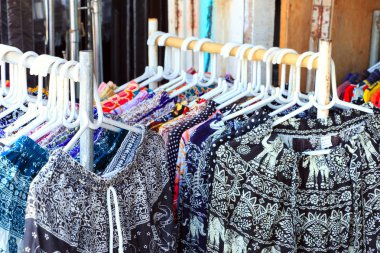 Yüzme kukla dükkanda üzerinde takım elbise