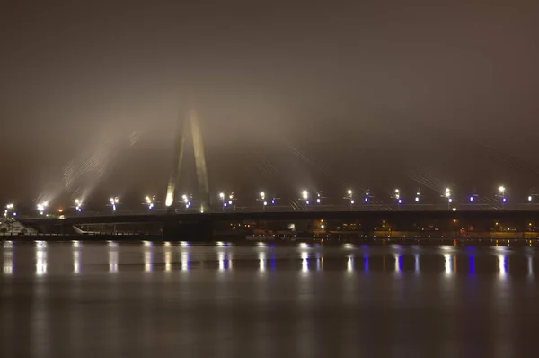 mümkün köprü Riga'da Daugava Nehri.