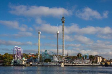 Stockholm, İsveç - 15 Ekim 2016. Kastellholmen Adası üzerinden Grona Lunds Tivoli eğlence parkı görünümünü. Grona Lunds Tivoli ile bütün aile dinlenmek için harika bir yerdir