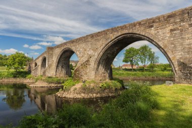 Stirling nehir Forth üzerinde tarihi taş köprü