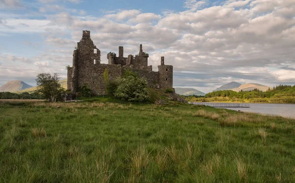 Rovine di un castello di pietra Kilchurn — Foto Stock