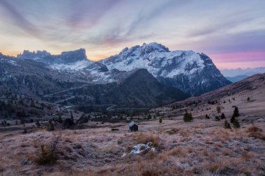 Selva di Cadore renkli gündoğumu. İtalya'nın Dolomit bölge