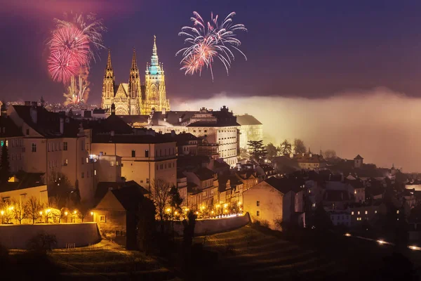 Fuochi d'artificio di Capodanno a Praga — Foto Stock