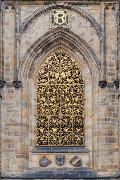 Golden Gate St. Vitus cathedral w Pradze — Zdjęcie stockowe