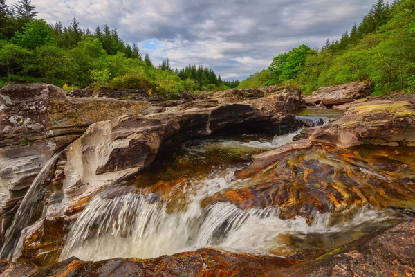 Kleine waterval op de rivier Orchy — Stockfoto