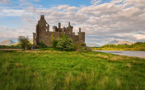 Rovine di un castello di pietra Kilchurn — Foto Stock