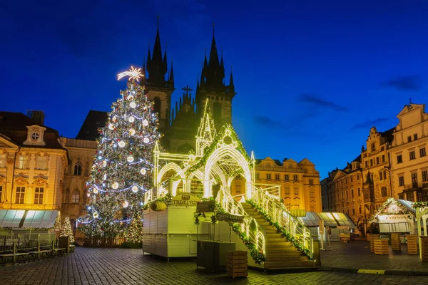Natale Piazza della Città Vecchia a Praga . — Foto Stock