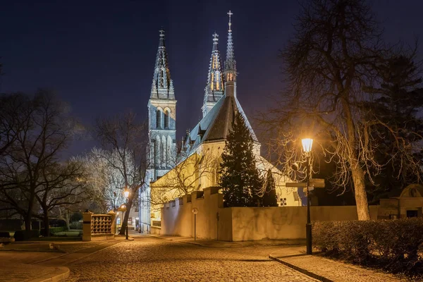 Basilica di San Pietro e San Paolo a Vysehrad, Praga , — Foto Stock