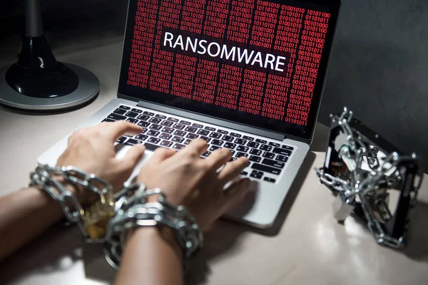 Ransomware cyberangrepp på dator laptop — Stockfoto