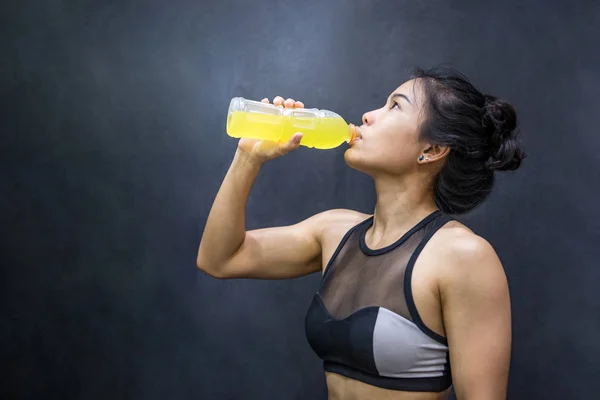 Young Asian athlete woman drinking sport drink