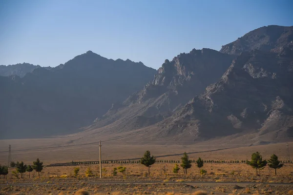 在伊朗的公路和山地景观 — 图库照片