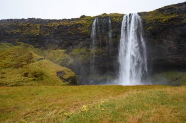 seljalandsfoss, İzlanda'daki ünlü Şelalesi