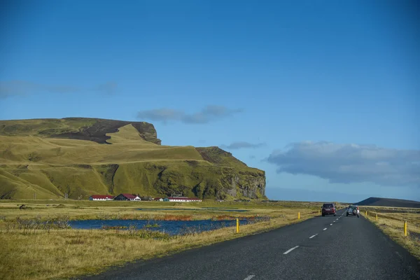 Beau paysage de route et de montagne, Islande — Photo