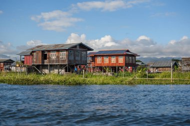 Geleneksel ev ve kayan Bahçe Inle Gölü, myanmar