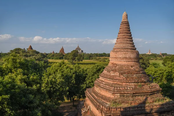ミャンマーのバガンにある古代の塔 — ストック写真