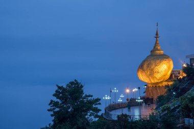 Kyaiktiyo Pagoda veya altın rock Myanmar