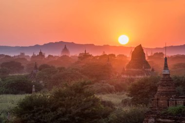 Gün batımında, Myanmar Bagan içinde antik pagoda