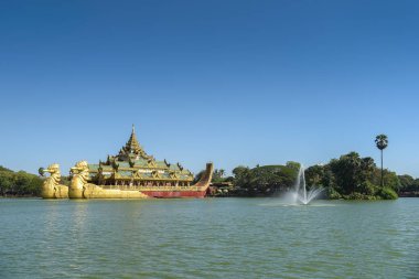 Yangon, Myanmar 'daki Karaweik Sarayı