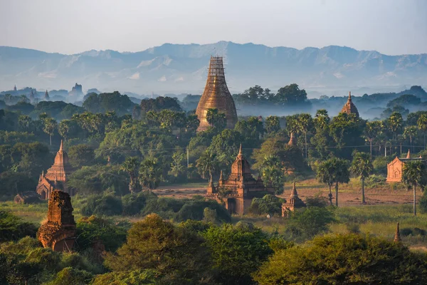 Starověká pagoda v Bagani, myanmar — Stock fotografie