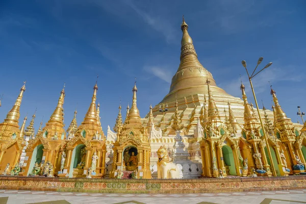 Shwedagon pagoda in Yangon, Myanmar — Stock Photo, Image