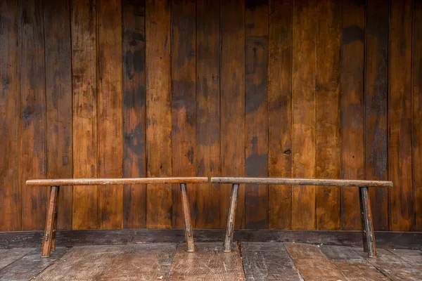 Ahşap tezgah ve grunge ahşap duvar