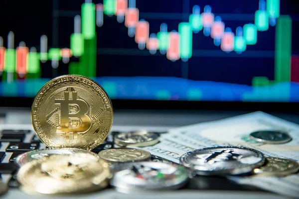 Bitcoin con gráfico de velas, criptomoneda y pago digital — Foto de Stock