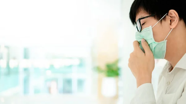 Male Asian patient coughing in hospital — Stock Photo, Image