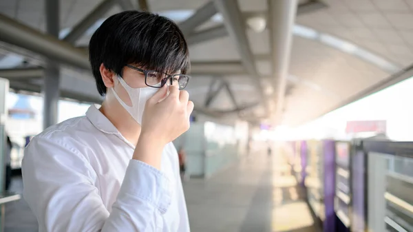 Aziatische Man Met Gezichtsmasker Skytrain Station Stedelijk Perron Preventie Van — Stockfoto