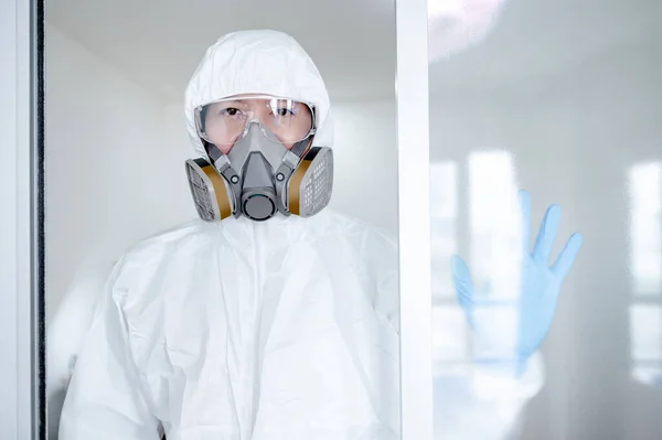 Wetenschapper Viroloog Man Draagt Biohazard Chemische Beschermende Pak Bril Masker — Stockfoto