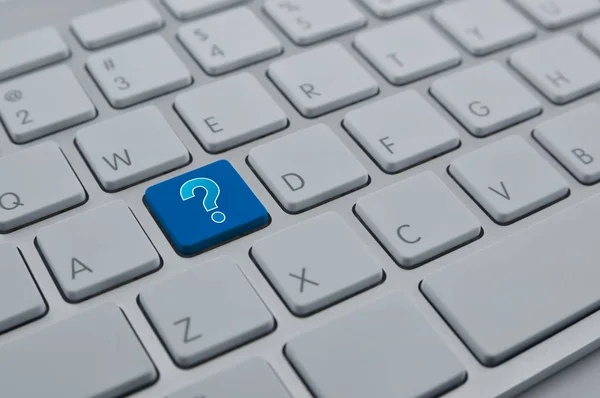 Modern bilgisayar klavye tuş üzerinde soru işareti işareti görüntülenmesi — Stok fotoğraf