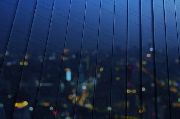 Reflejo de vista aérea borrosa de paisaje urbano en torre de pared de plata —  Fotos de Stock