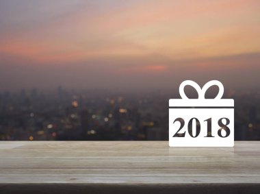 Hediye kutusu mutlu yeni yıl 2018 simgesi