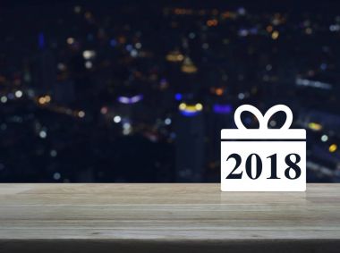 Hediye kutusu mutlu yeni yıl 2018 simgesi