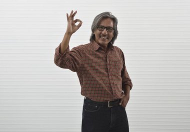 Komik yüz ifadesi poz