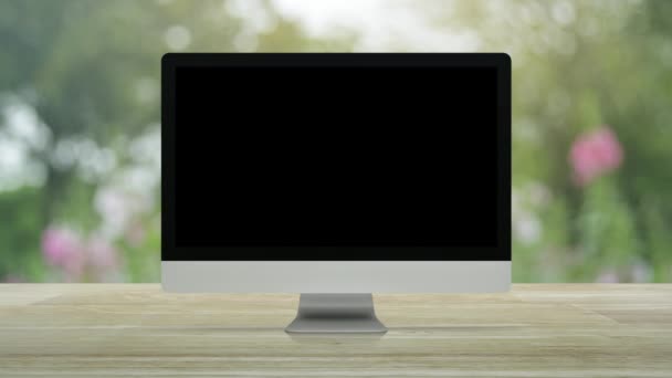 オンラインショッピングストアのグラフィックと庭のピンクの花や木の上に木製のテーブルの上にオープンサインとデスクトップ現代のコンピュータモニタ ビジネスインターネットショップオンラインコンセプト — ストック動画