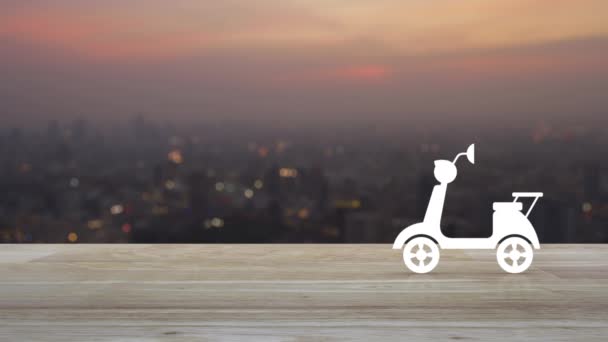 木制桌子上的摩托车扁平图标覆盖了阳光下的城市景观模糊 商务递送服务理念 — 图库视频影像