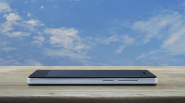 Modern akıllı cep telefonu ekranında beyaz bulutlu ahşap gökyüzü üzerinde düz simge çal, iş müziği çevrimiçi konsepti